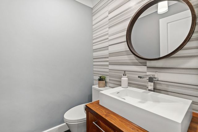 2 Hemenway Ave, Melrose, MA 02176