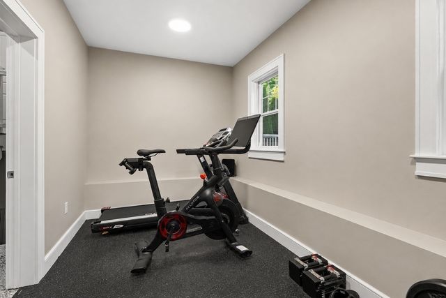 2 Hemenway Ave, Melrose, MA 02176