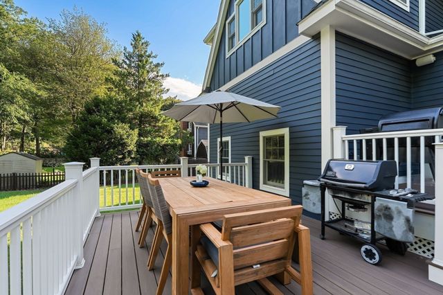 2 Hemenway Ave, Melrose, MA 02176