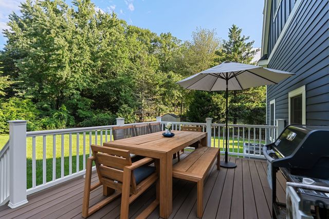 2 Hemenway Ave, Melrose, MA 02176