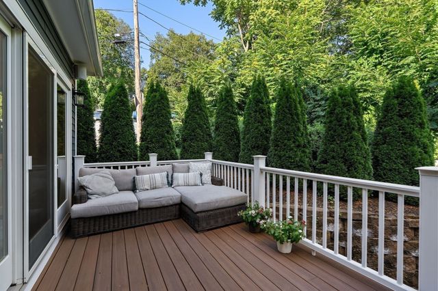 2 Hemenway Ave, Melrose, MA 02176