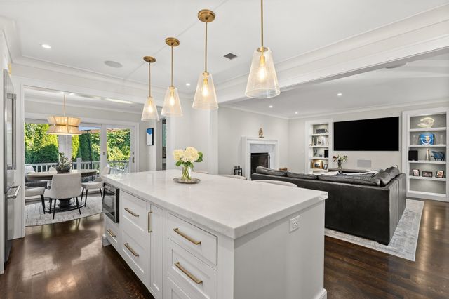 2 Hemenway Ave, Melrose, MA 02176