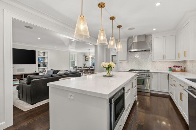 2 Hemenway Ave, Melrose, MA 02176