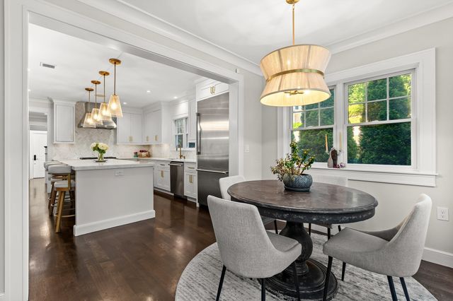 2 Hemenway Ave, Melrose, MA 02176