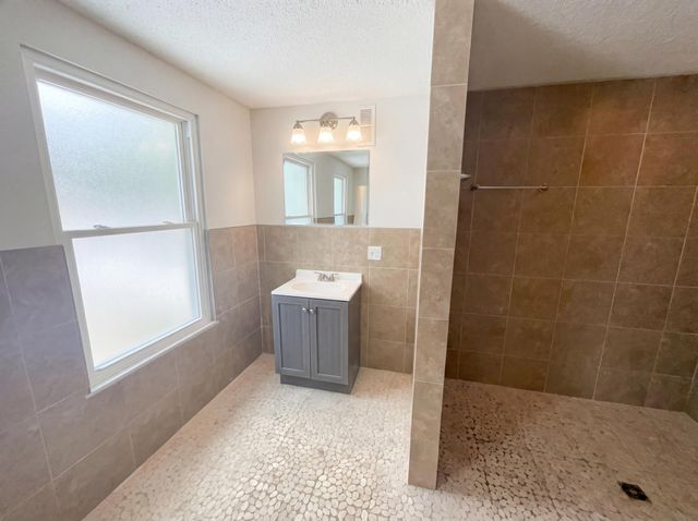 2592 Cowall Drive, Hilliard, OH 43026