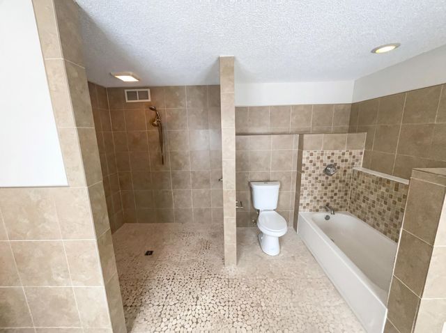 2592 Cowall Drive, Hilliard, OH 43026