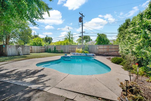 7566 Circle Pkwy, Sacramento, CA 95823