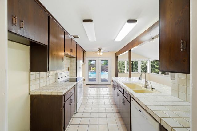 7566 Circle Pkwy, Sacramento, CA 95823