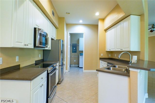 6010 jonathans bay CIR 402, Fort Myers, FL 33908