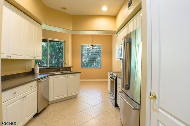 6010 jonathans bay CIR 402, Fort Myers, FL 33908