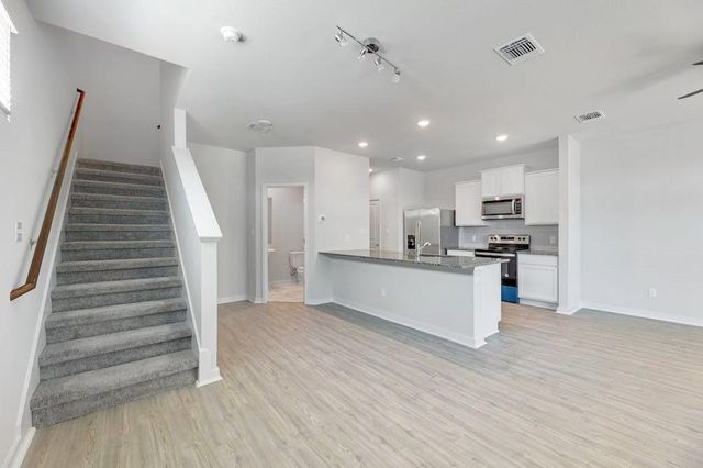 605 W South ST 182, Leander, TX 78641