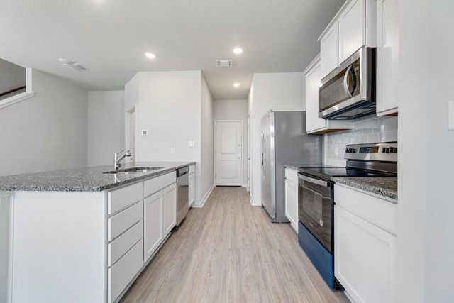 605 W South ST 182, Leander, TX 78641