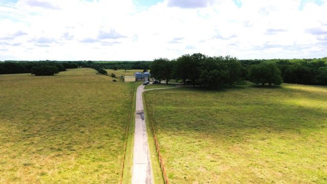 18048 Us-69, Whitewright, TX 75491