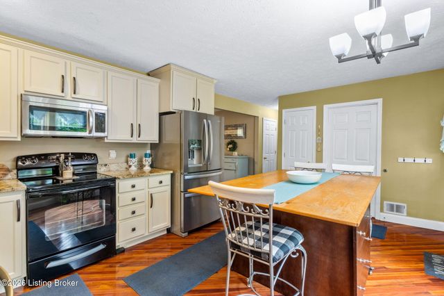 3314 Hunsinger Ln, Louisville, KY 40220