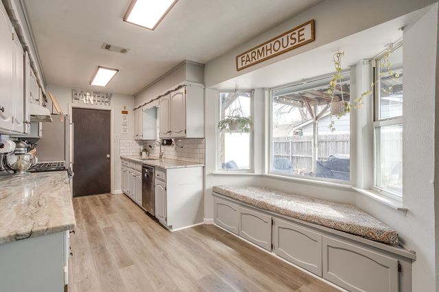 301 Lena Lane, Burleson, TX 76028