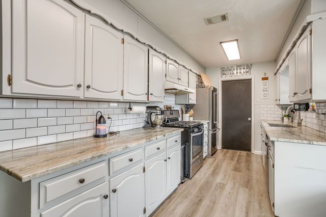 301 Lena Lane, Burleson, TX 76028