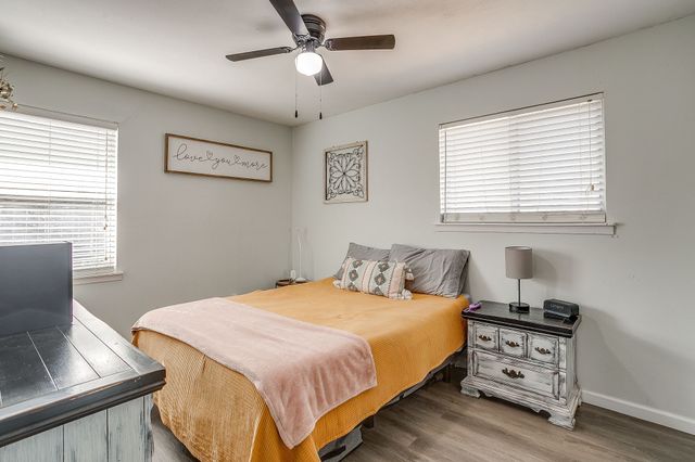 301 Lena Lane, Burleson, TX 76028