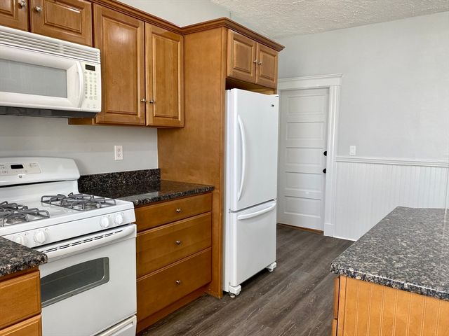 24 Hancock St 2, Peabody, MA 01960