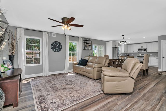 2277 Parklake Drive, Morris, IL 60450