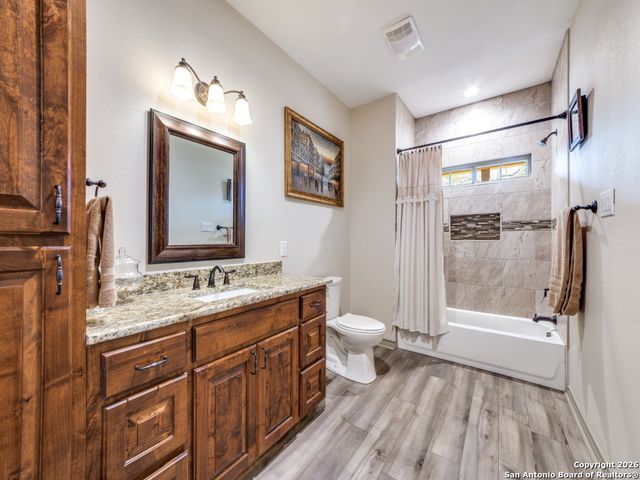 6472 Bluntzer Rd, Jourdanton, TX 78026