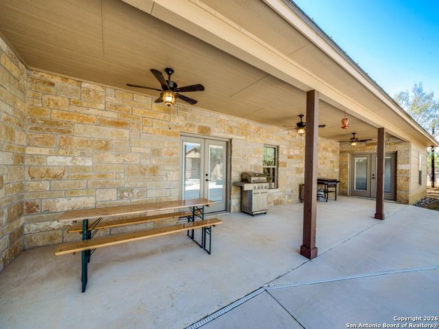 6472 Bluntzer Rd, Jourdanton, TX 78026