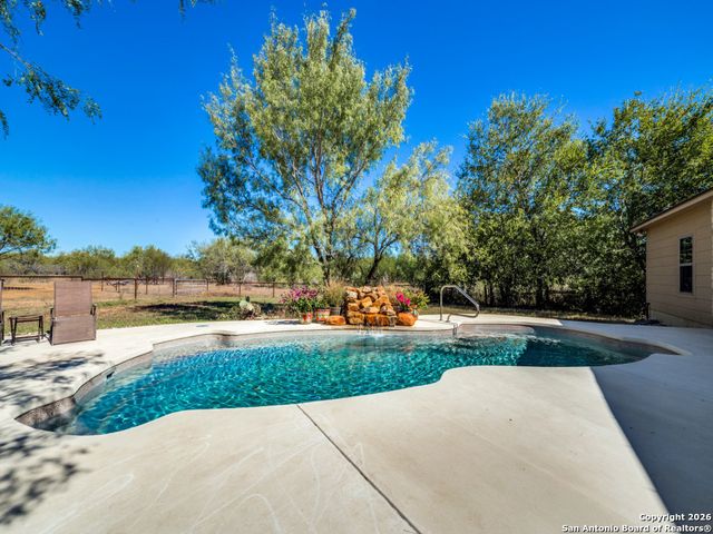 6472 Bluntzer Rd, Jourdanton, TX 78026