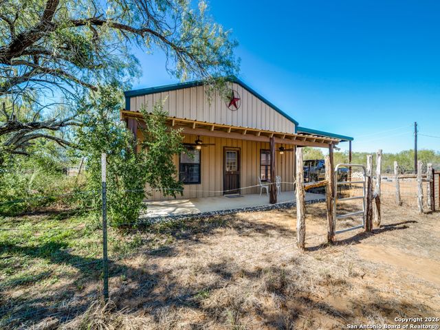 6472 Bluntzer Rd, Jourdanton, TX 78026