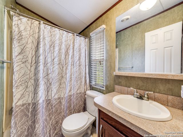 6472 Bluntzer Rd, Jourdanton, TX 78026