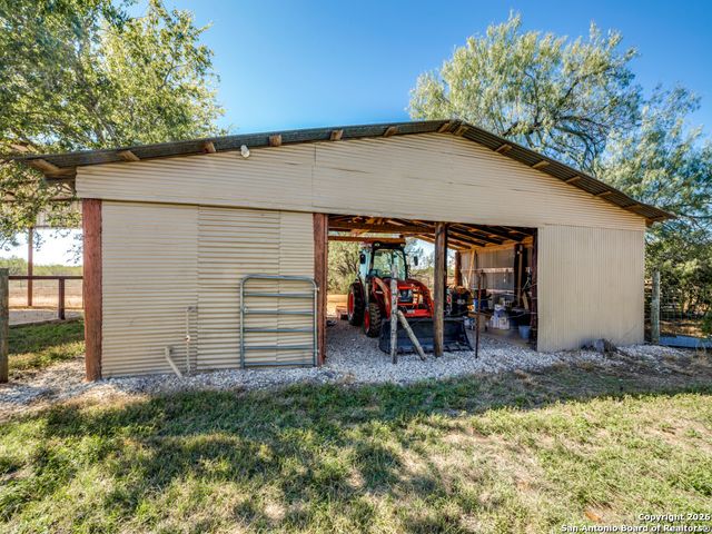 6472 Bluntzer Rd, Jourdanton, TX 78026