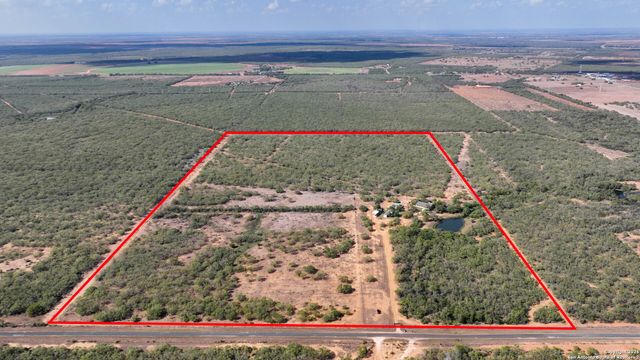 6472 Bluntzer Rd, Jourdanton, TX 78026