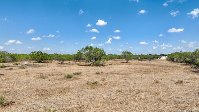 6472 Bluntzer Rd, Jourdanton, TX 78026