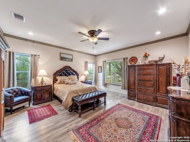 6472 Bluntzer Rd, Jourdanton, TX 78026