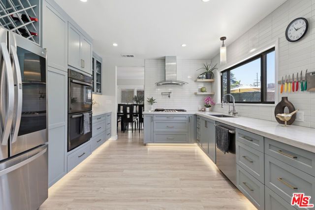 5220 Mary Ellen Avenue, Sherman Oaks, CA 91401
