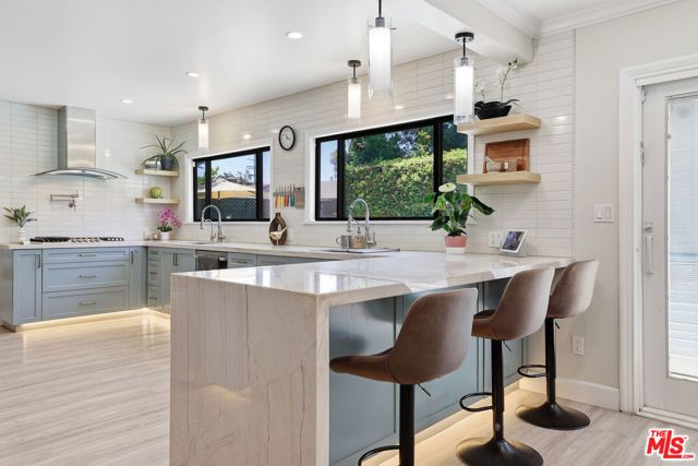5220 Mary Ellen Avenue, Sherman Oaks, CA 91401