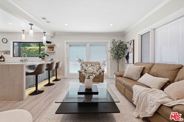 5220 Mary Ellen Avenue, Sherman Oaks, CA 91401