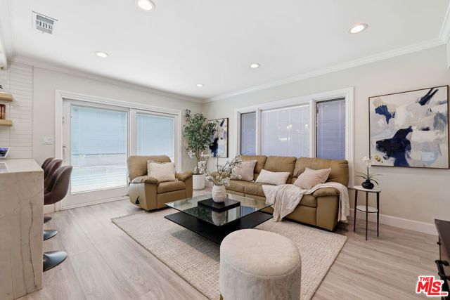 5220 Mary Ellen Avenue, Sherman Oaks, CA 91401