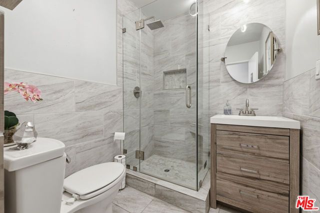 5220 Mary Ellen Avenue, Sherman Oaks, CA 91401