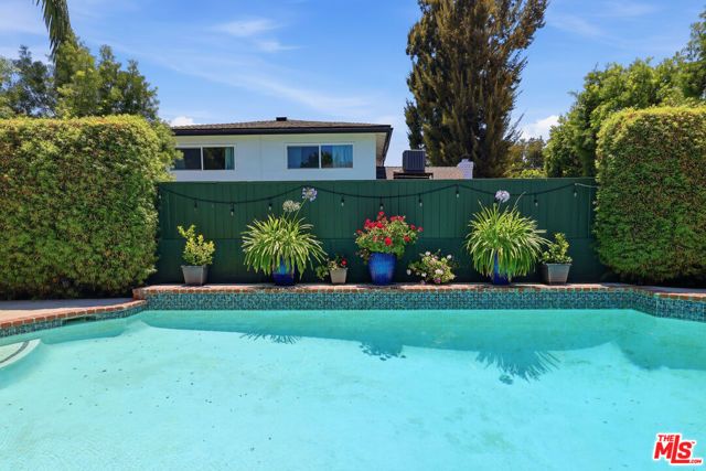 5220 Mary Ellen Avenue, Sherman Oaks, CA 91401