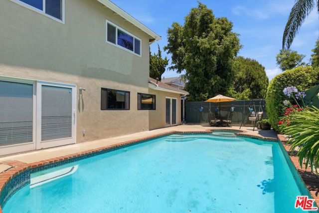 5220 Mary Ellen Avenue, Sherman Oaks, CA 91401