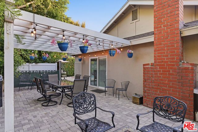 5220 Mary Ellen Avenue, Sherman Oaks, CA 91401