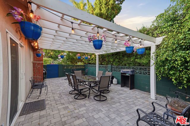 5220 Mary Ellen Avenue, Sherman Oaks, CA 91401