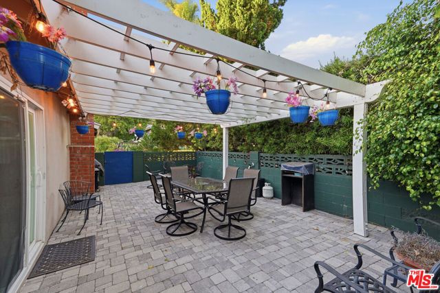 5220 Mary Ellen Avenue, Sherman Oaks, CA 91401