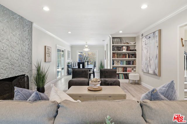 5220 Mary Ellen Avenue, Sherman Oaks, CA 91401