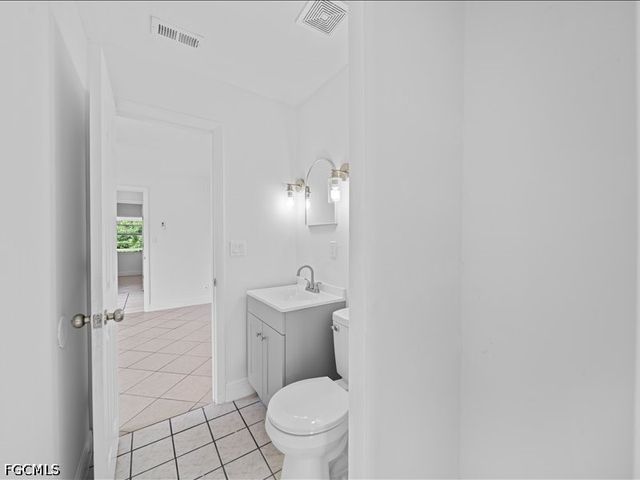 2253 10th CT, Lehigh Acres, FL 33936