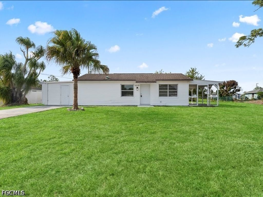 2253 10th CT, Lehigh Acres, FL 33936