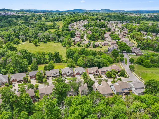6013 Christmas Dr, Nolensville, TN 37135