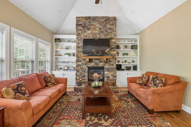 6013 Christmas Dr, Nolensville, TN 37135