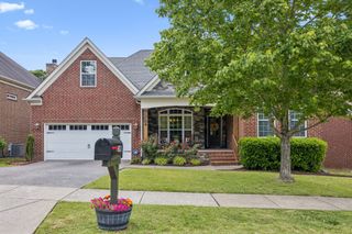 6013 Christmas Dr, Nolensville, TN 37135