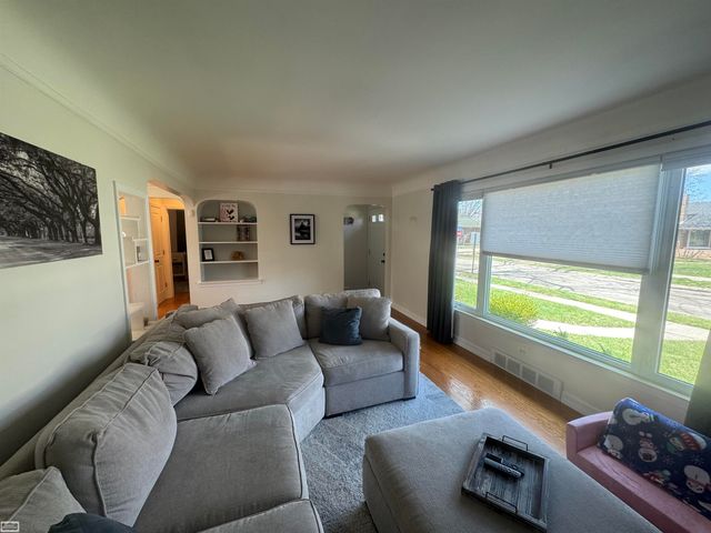 21910 Englehardt Street, Saint Clair Shores, MI 48080