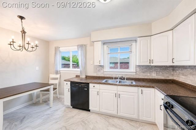 2908 Norwood Drive, Trenton, MI 48183